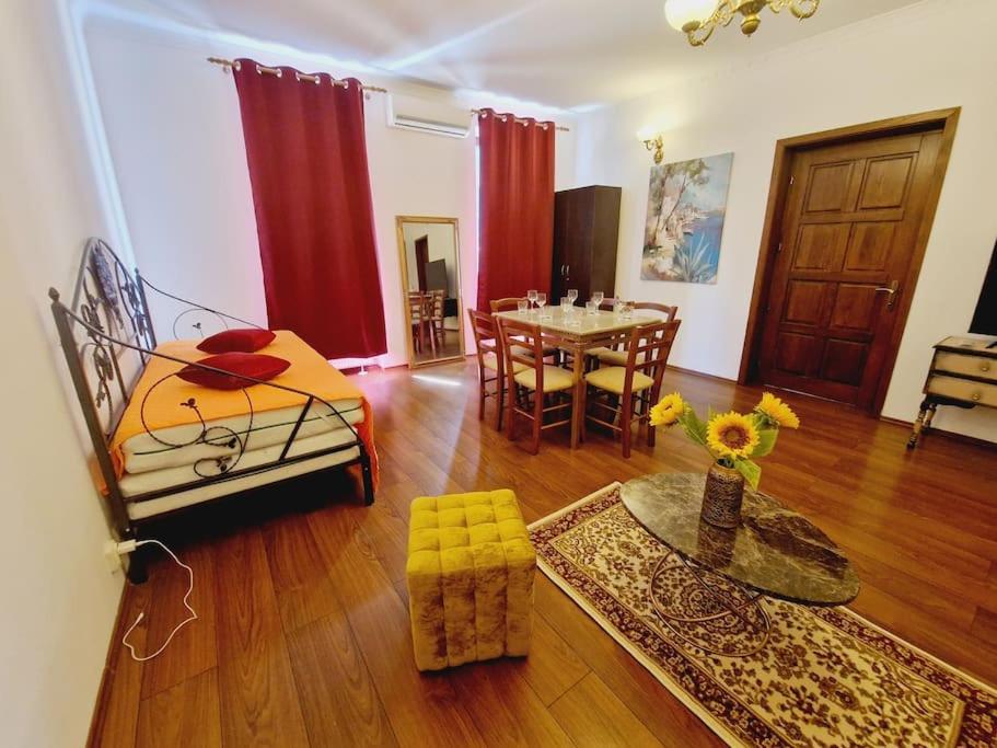 5* Royal House Near Unirii Square Villa