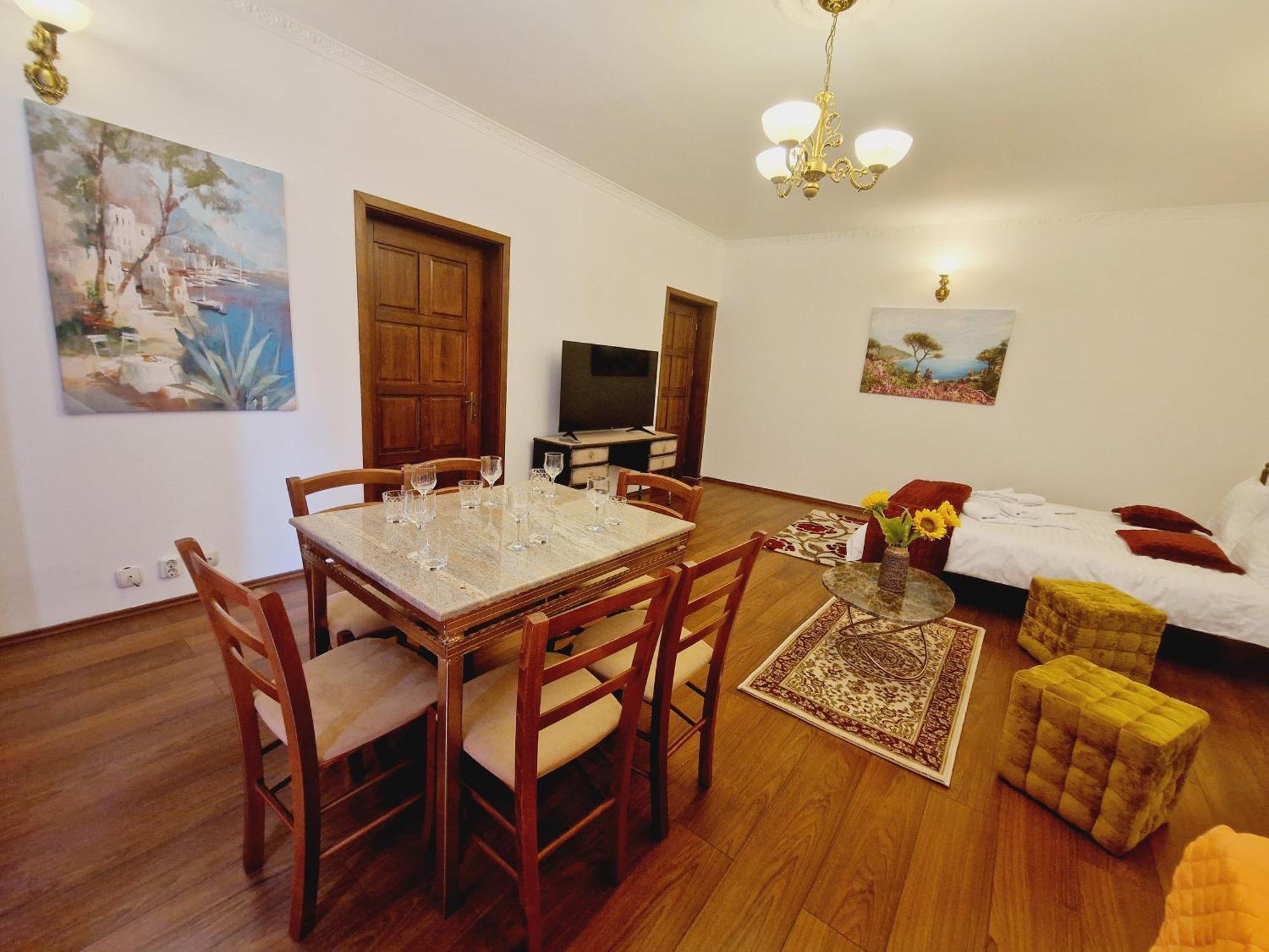 Villa 5* Royal House Near Unirii Square Cluj-Napoca